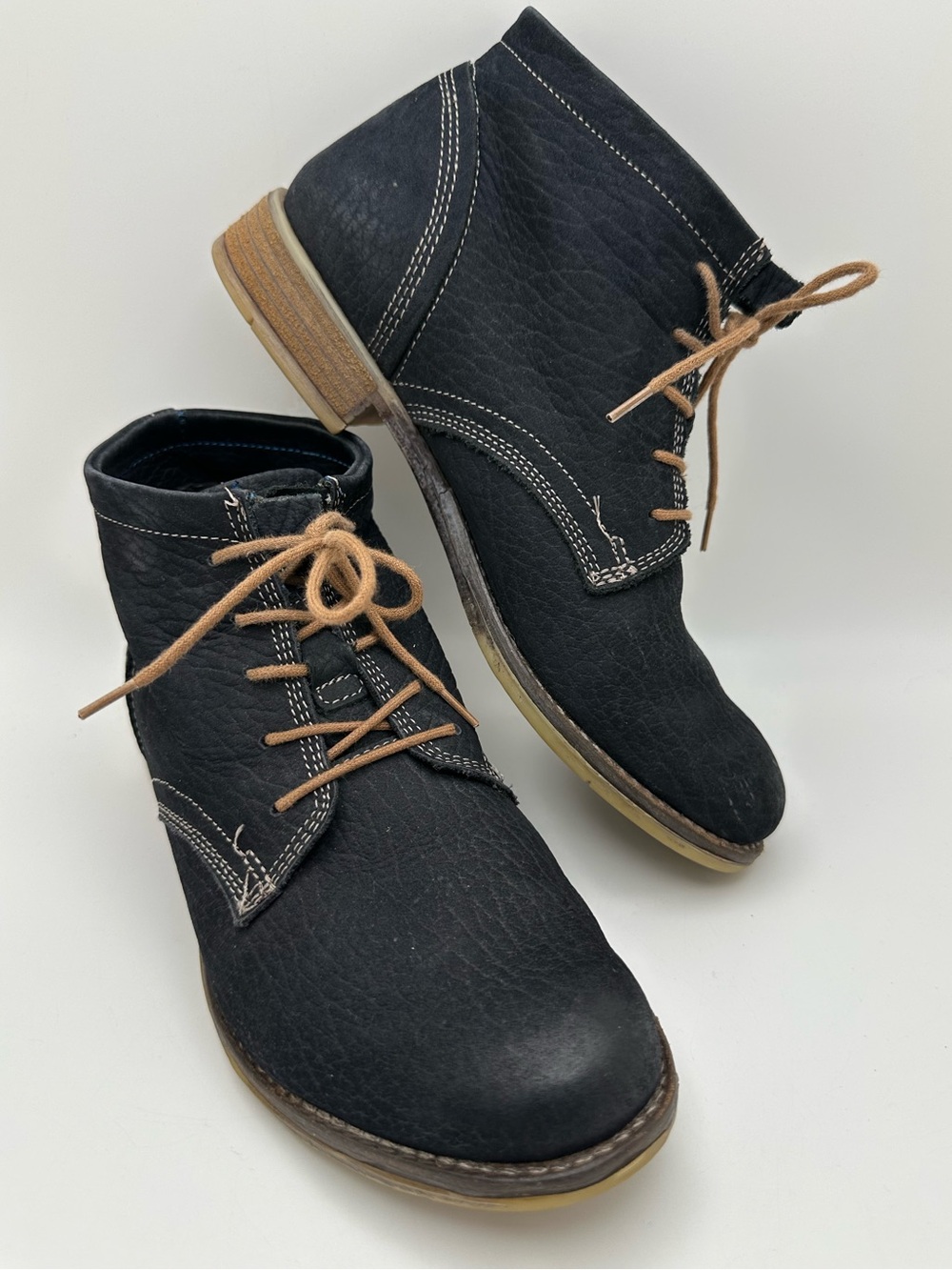 Josef Seibel Black Leather Chukka Boots with Tan Laces
